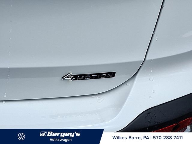 Used 2025 Volkswagen Taos SE AWD/4WD image 32