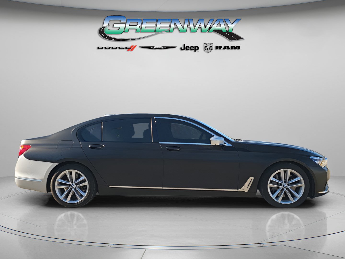 Used 2018 BMW 750i image 5