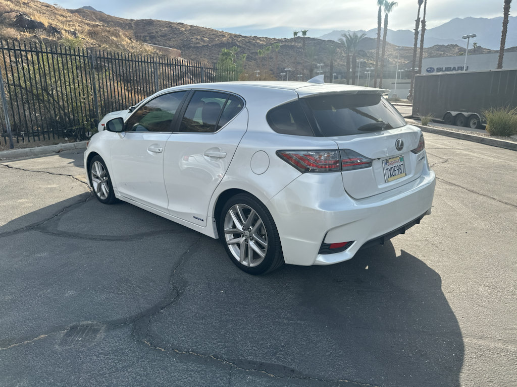 Used 2015 Lexus CT 200h w/ Navigation Package FWD image 2