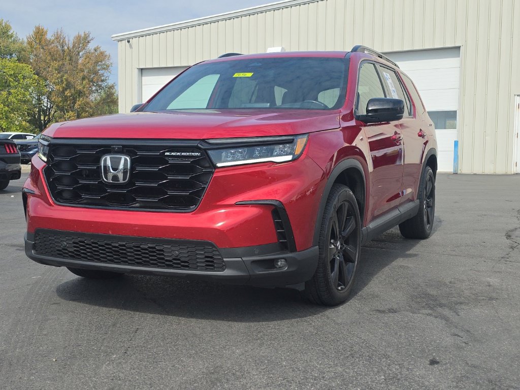Certified 2025 Honda Pilot Black Edition image 3