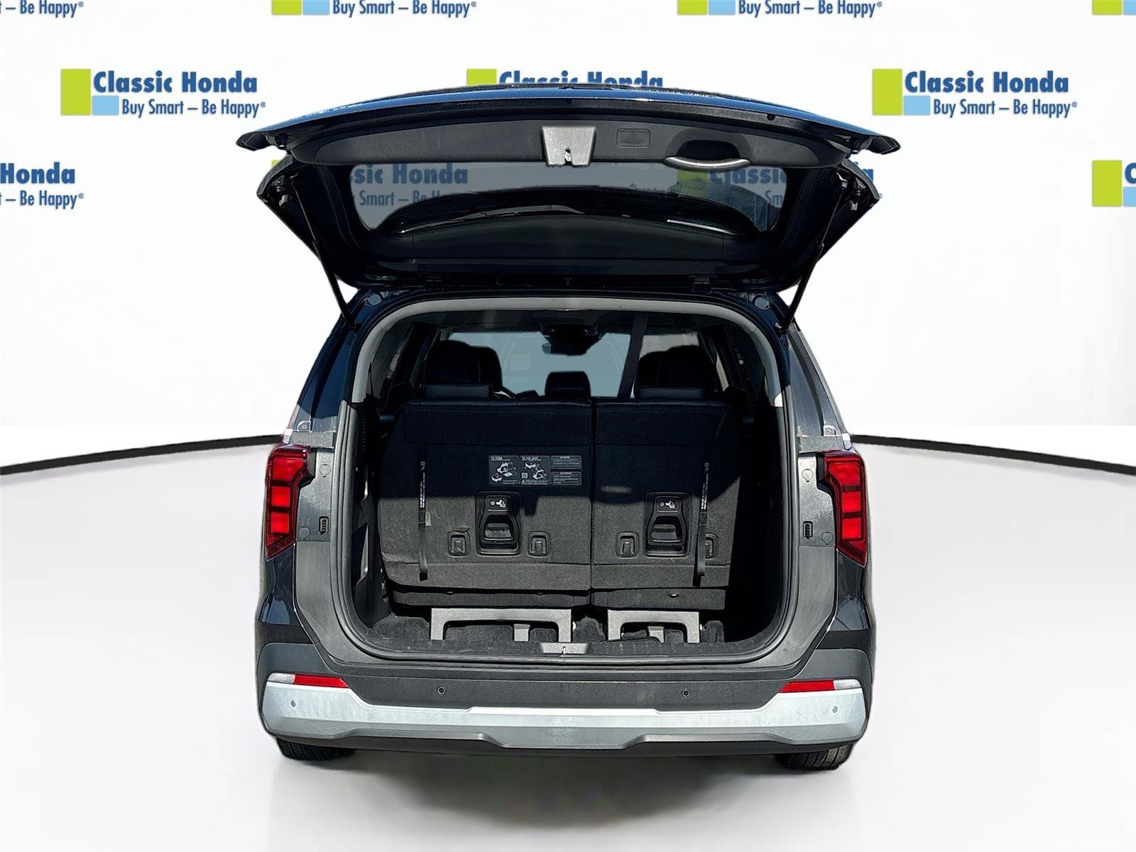 Used 2025 Kia Carnival FWD image 30
