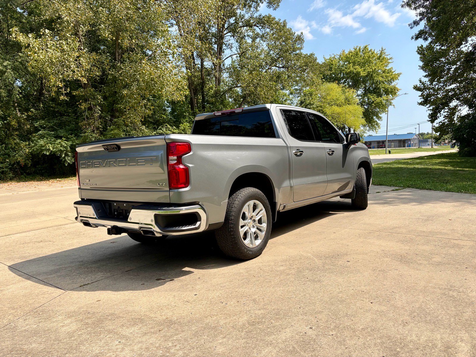 Used 2023 Chevrolet Silverado 1500 LTZ w/ LTZ Premium Package AWD/4WD image 10