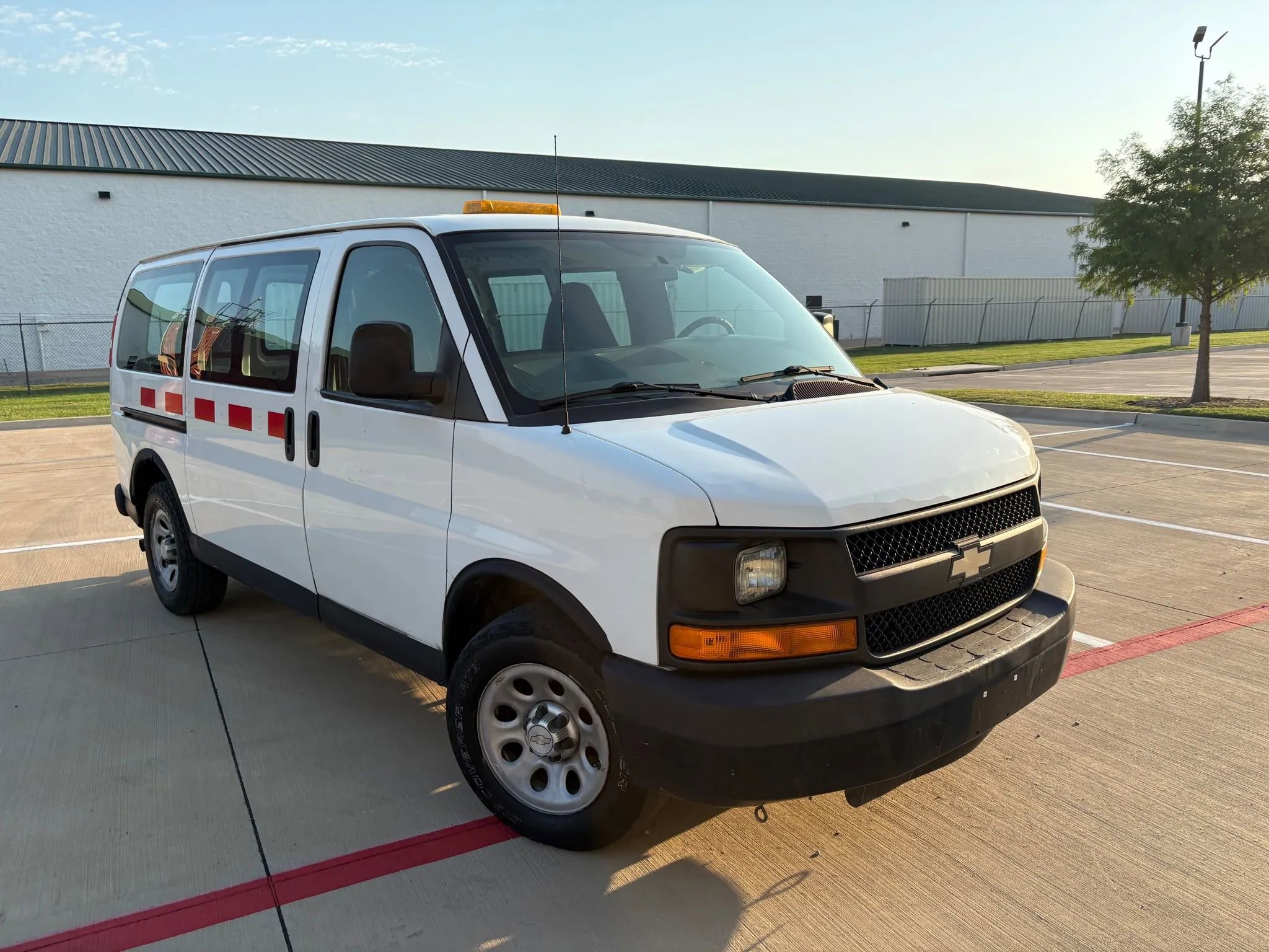Used 2014 Chevrolet Express 1500 AWD image 4