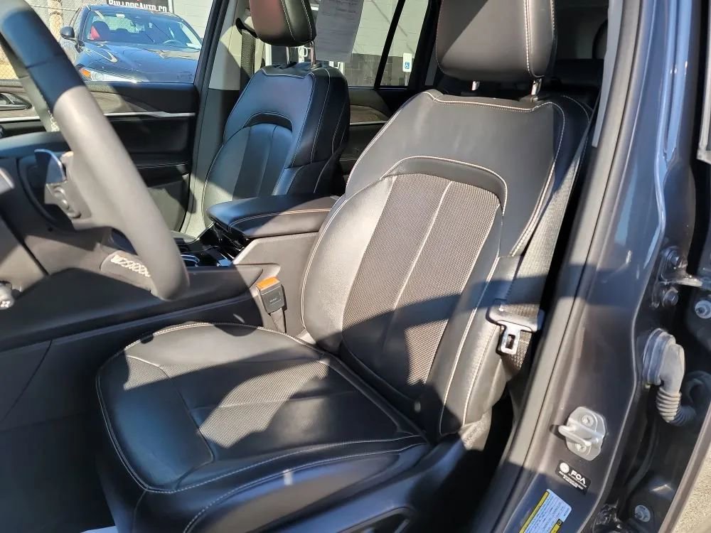 Used 2022 Jeep Grand Cherokee Limited 4xe w/ Luxury Tech Group II image 9