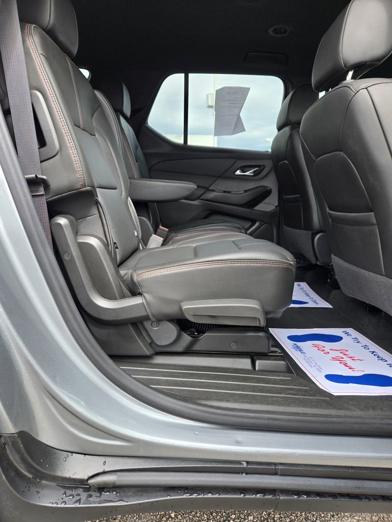 Used 2023 Chevrolet Traverse RS image 12