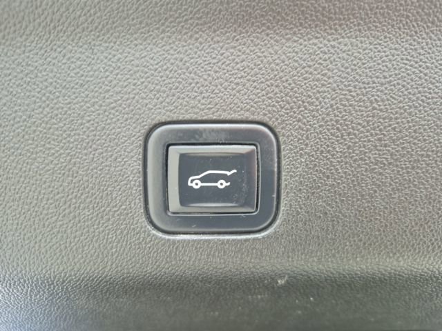 Used 2022 Chevrolet Suburban LT AWD/4WD image 21