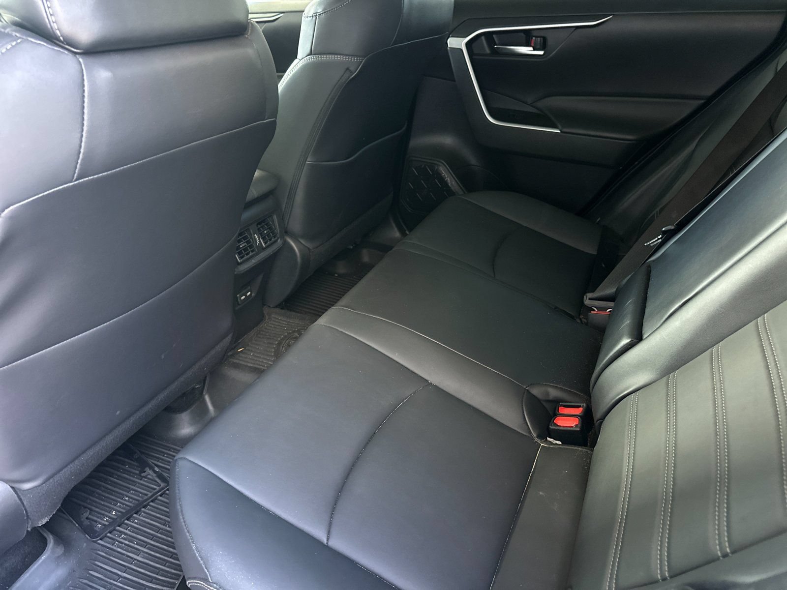 Used 2022 Toyota RAV4 XLE Premium AWD/4WD image 11