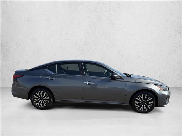 Used 2024 Nissan Altima 2.5 SV image 4