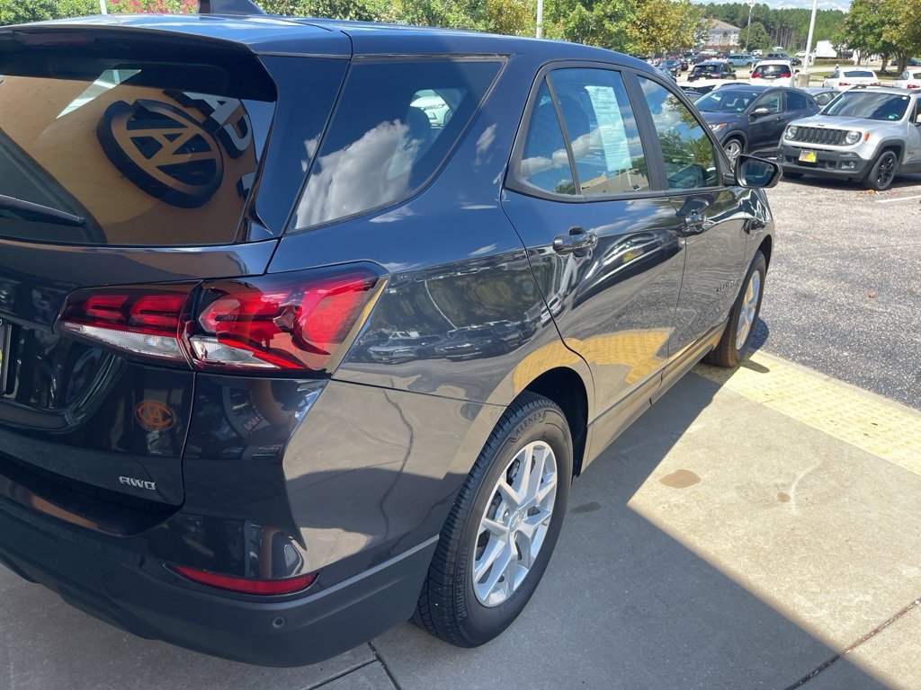 Used 2022 Chevrolet Equinox LS image 4