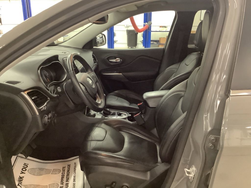 Used 2019 Jeep Cherokee Limited image 10