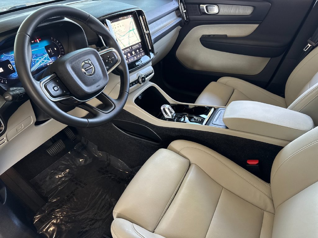 Certified 2026 Volvo XC40 B5 Plus AWD/4WD image 9