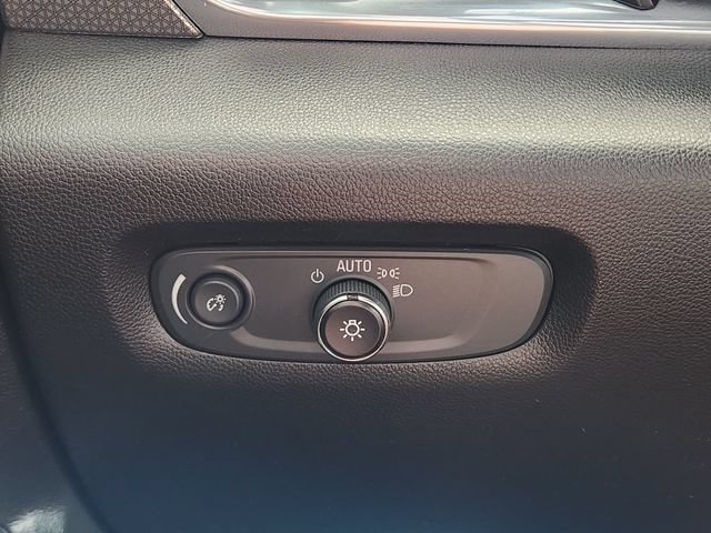 Used 2022 Chevrolet Traverse Premier FWD image 23