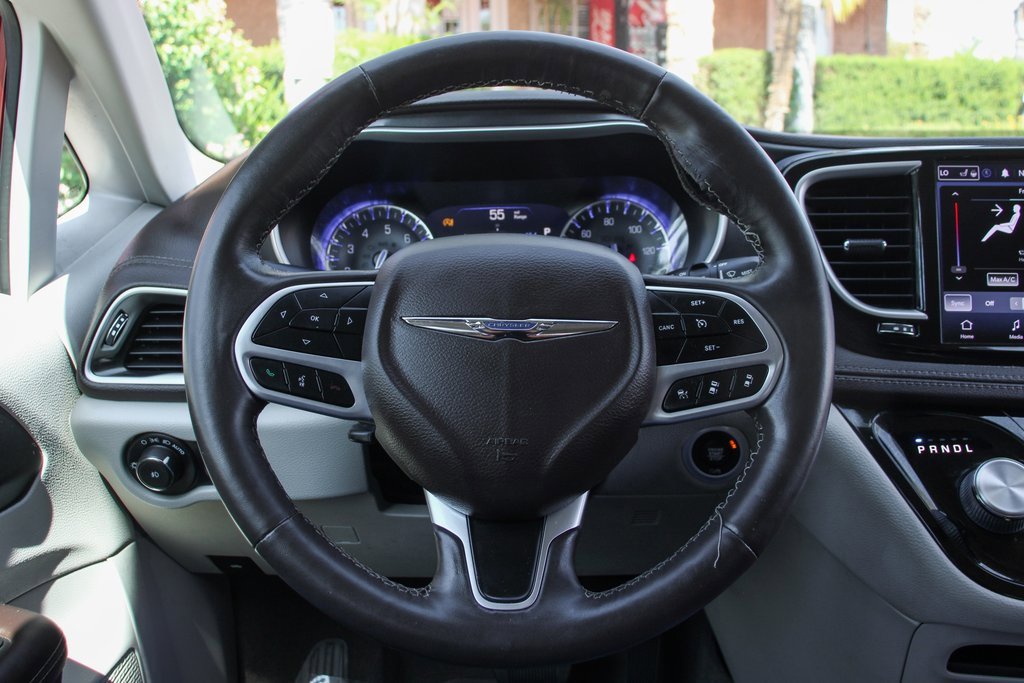 Used 2021 Chrysler Pacifica Touring w/ Uconnect Theater Family Group image 23