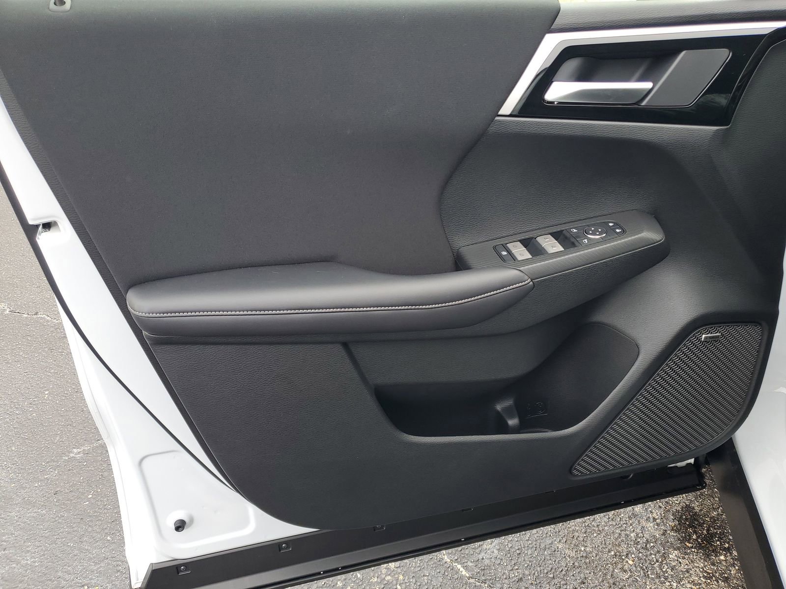 New 2026 Mitsubishi Outlander ES image 8