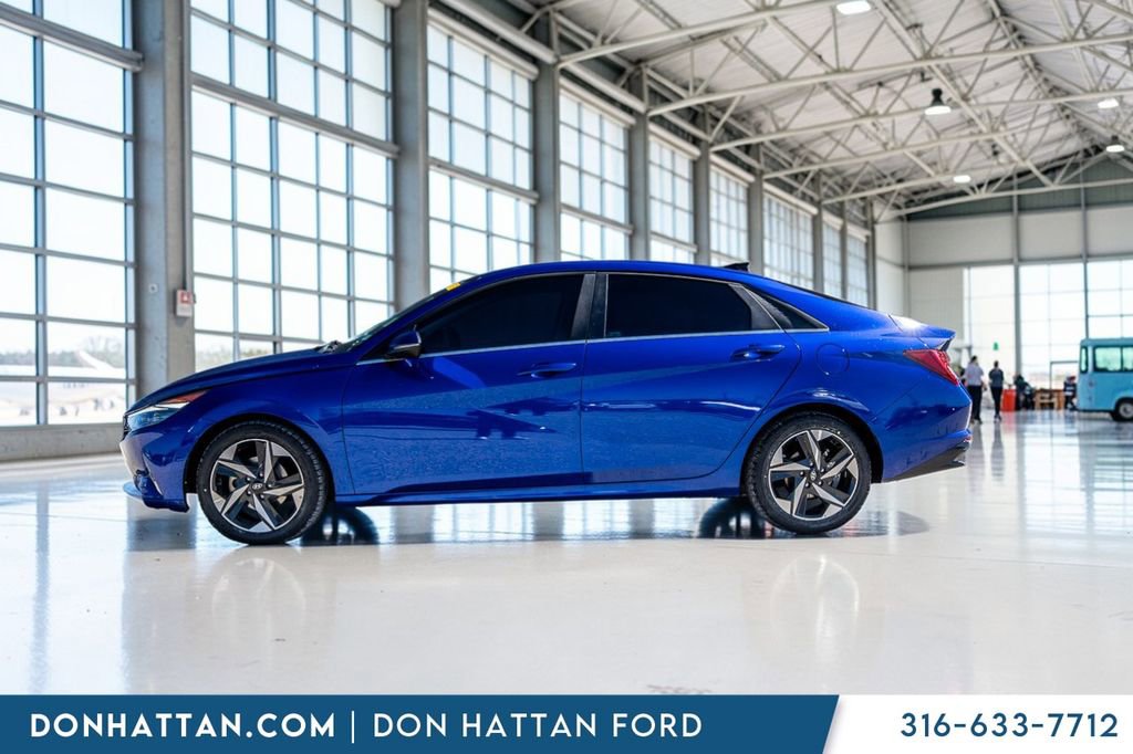 Used 2023 Hyundai Elantra Limited image 2