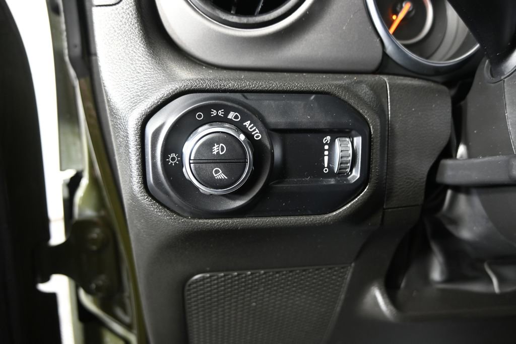 Used 2023 Jeep Gladiator Sport image 23