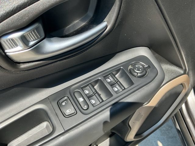 Used 2016 Jeep Renegade Limited AWD/4WD image 16