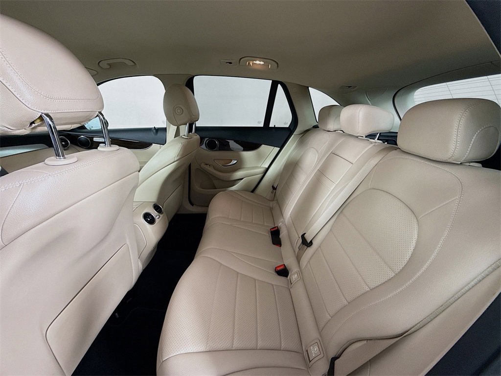 Used 2021 Mercedes-Benz GLC 300 4MATIC image 23