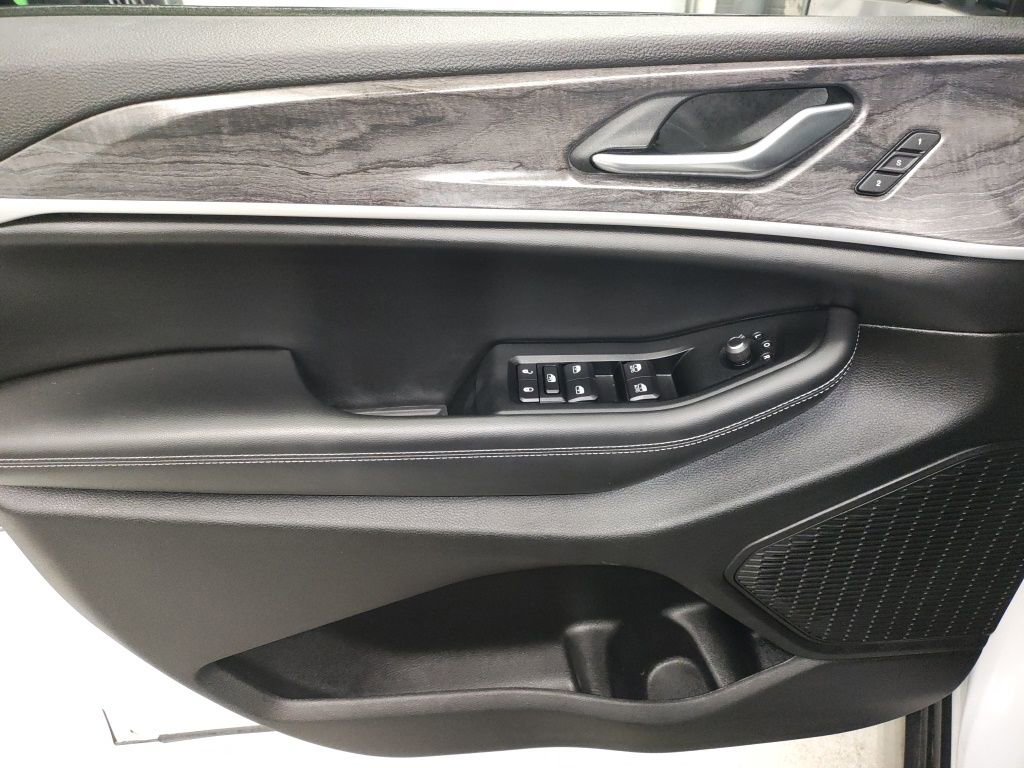 Used 2023 Jeep Grand Cherokee Limited image 25