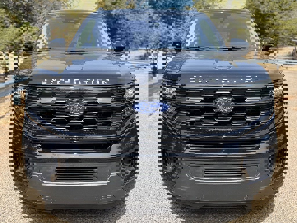 Used 2025 Ford Expedition Max Active AWD/4WD image 2