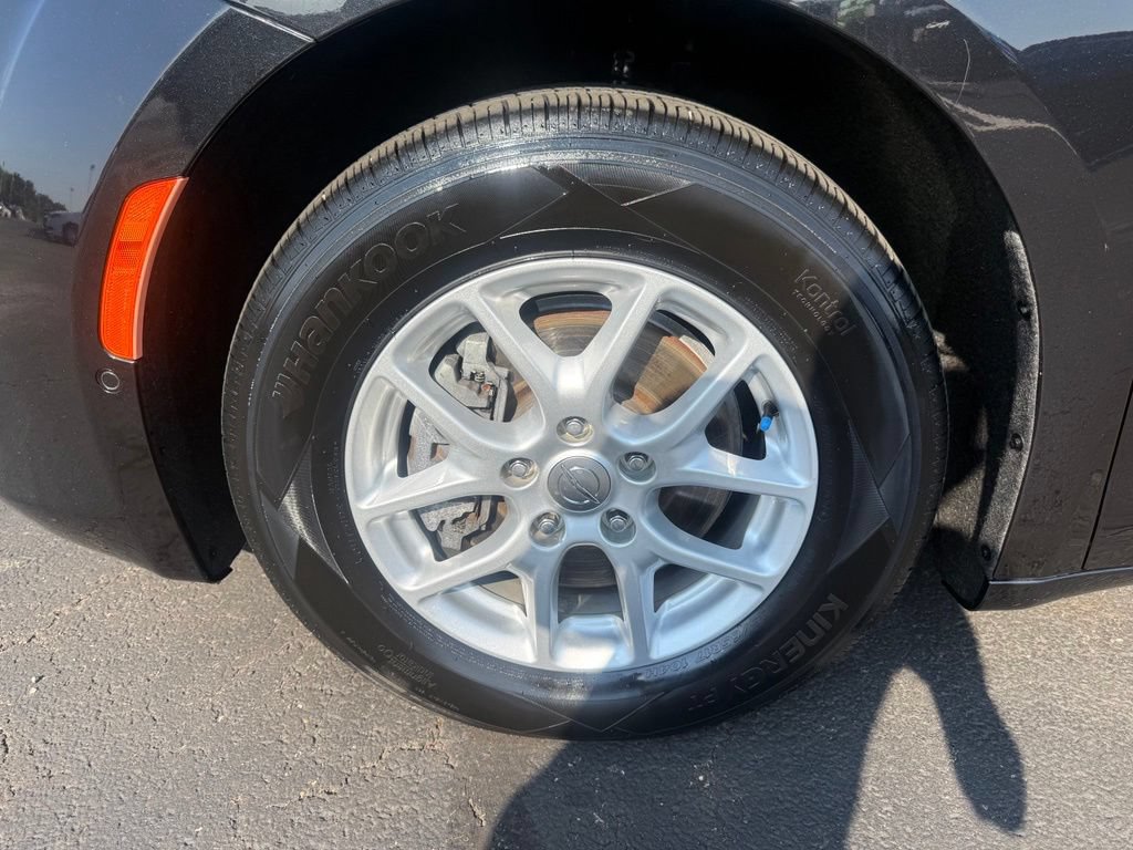 Used 2020 Chrysler Pacifica Touring w/ Advanced Safetytec Group FWD image 10