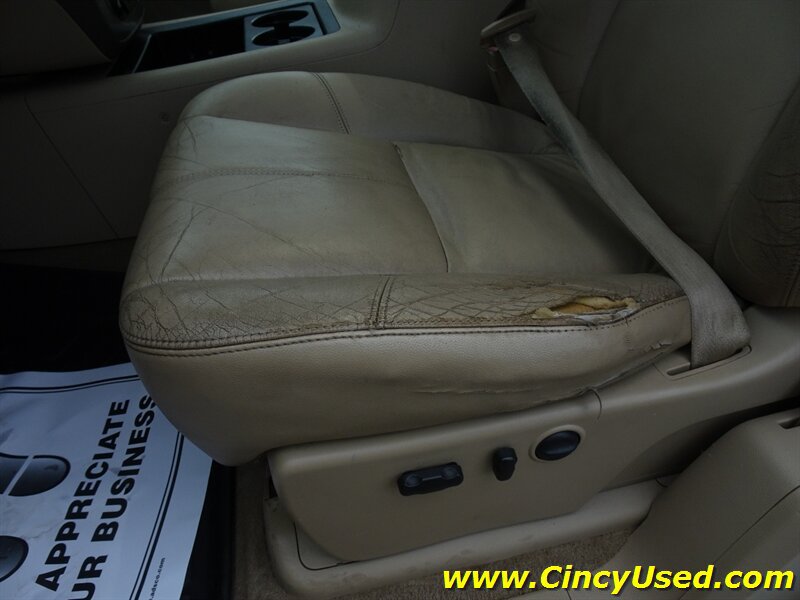 Used 2011 GMC Sierra 3500 SLT w/ SLT Convenience Package AWD/4WD image 38