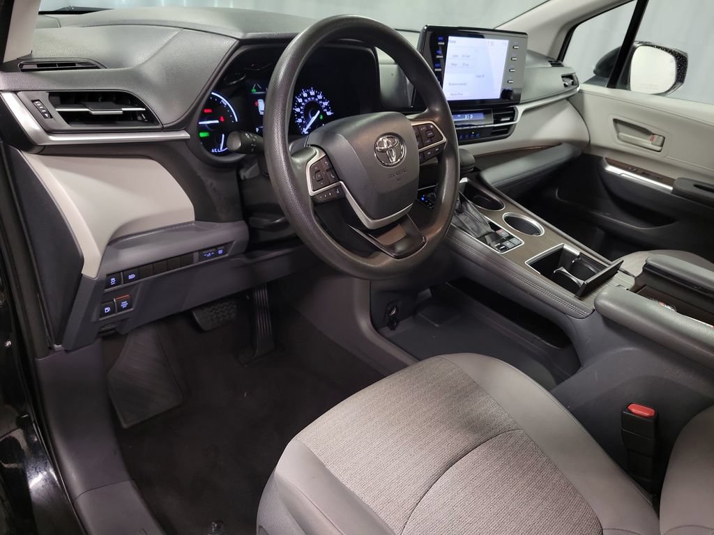 Used 2021 Toyota Sienna LE AWD/4WD image 16