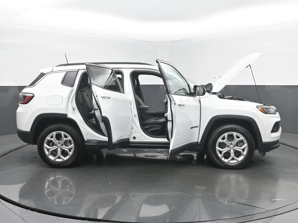 Used 2024 Jeep Compass Latitude AWD/4WD image 59