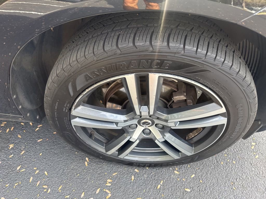 Used 2018 Volvo XC60 T5 Momentum w/ Vision Package image 18