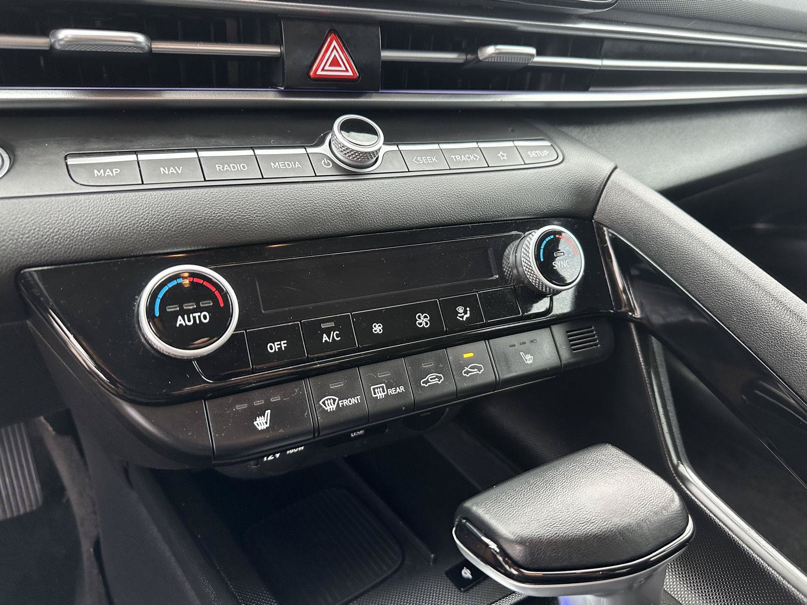 Used 2025 Hyundai Elantra SEL FWD image 27