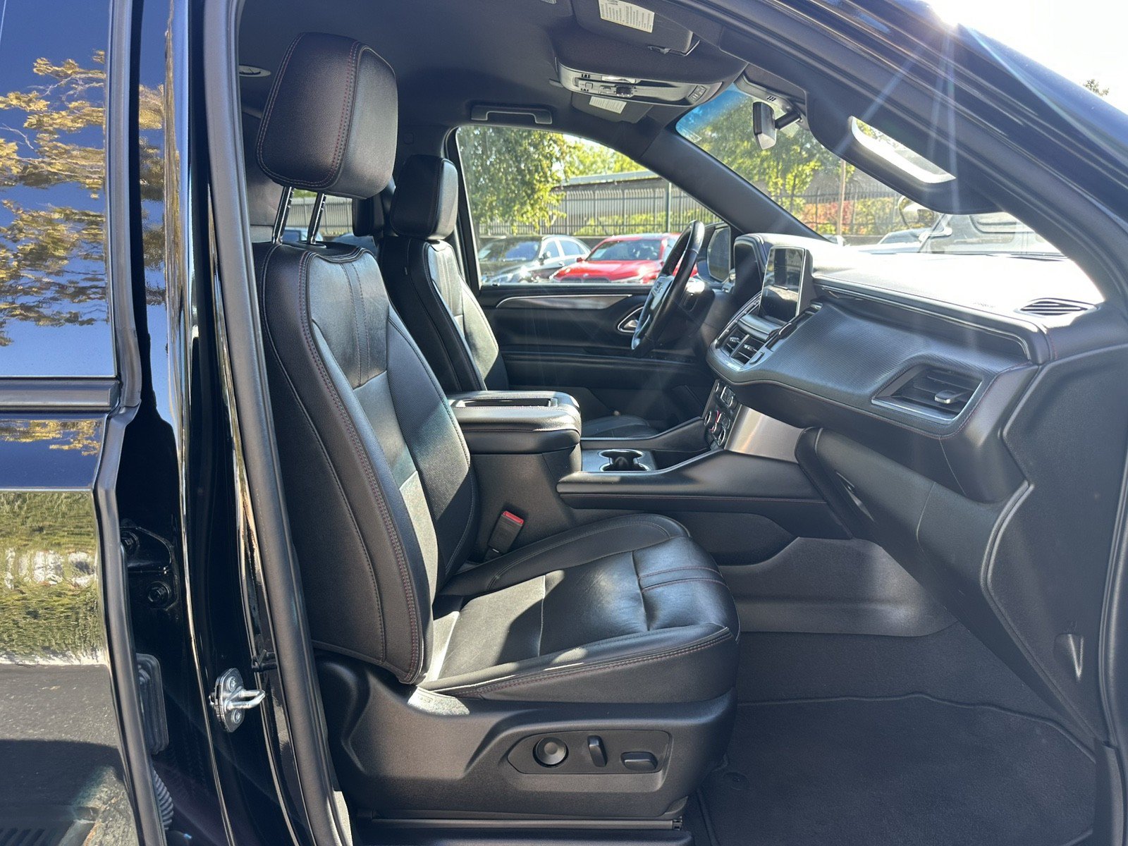 Used 2022 Chevrolet Suburban RST w/ Luxury Package AWD/4WD image 19