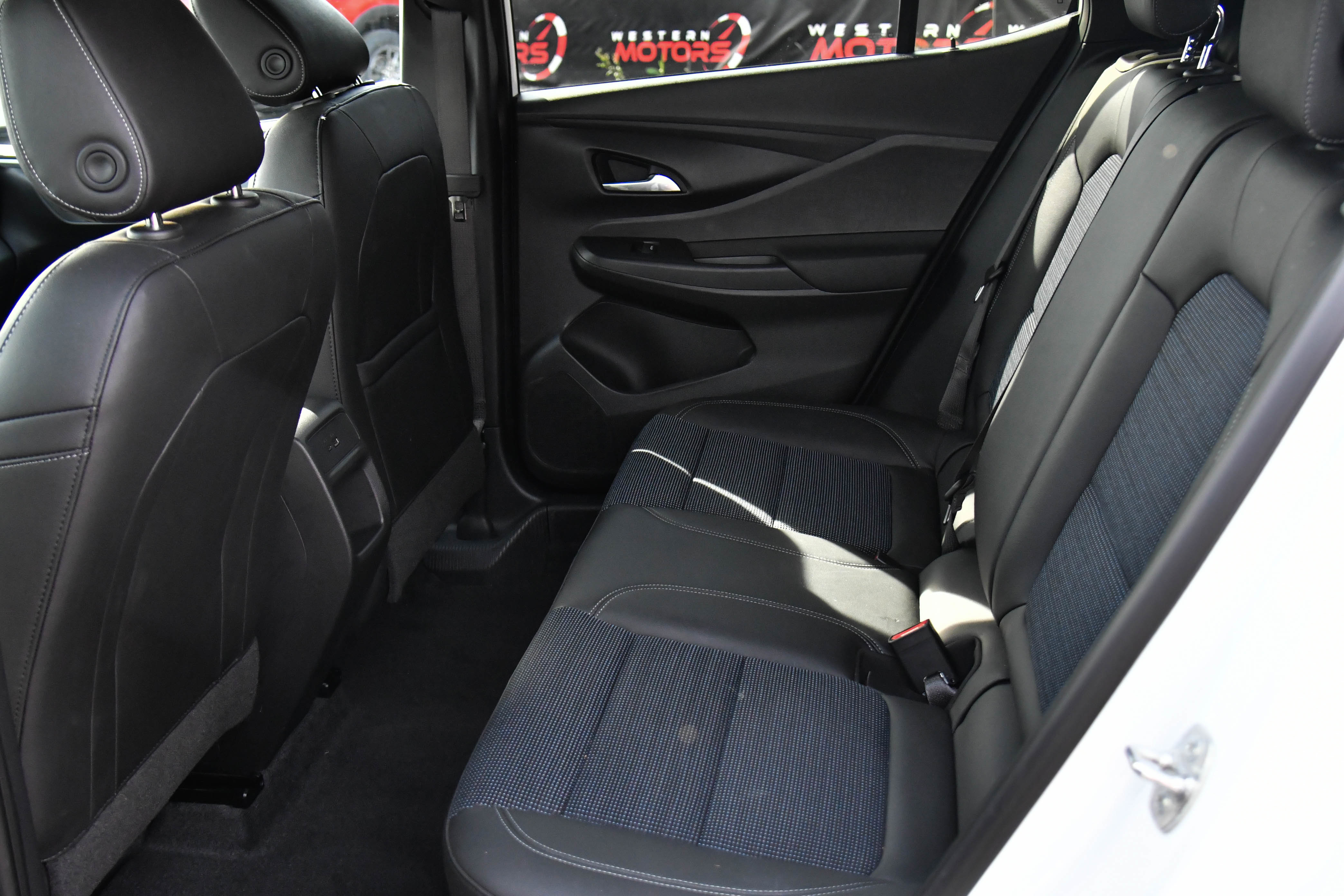 Used 2025 Buick Envista Preferred image 36