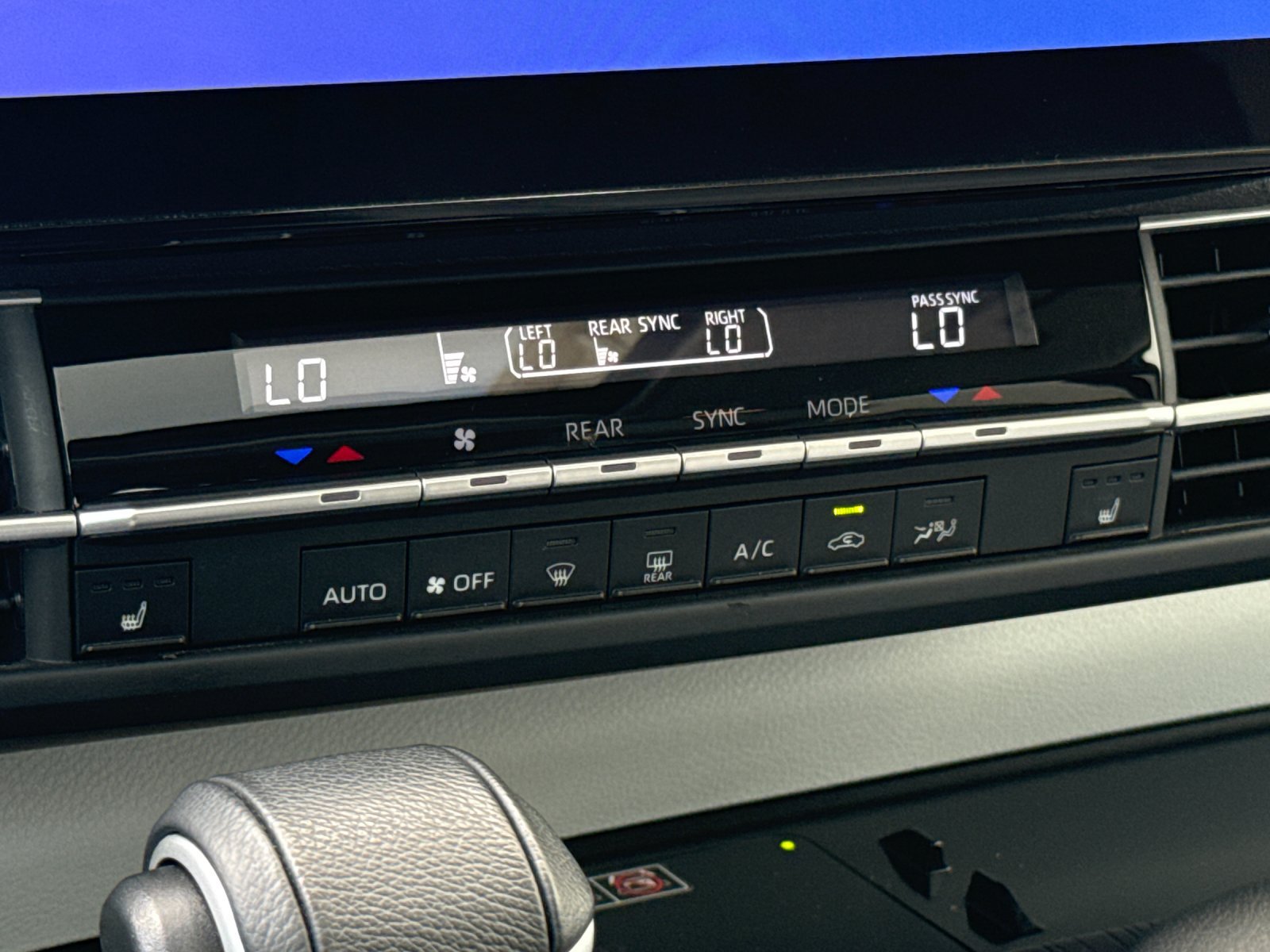 Certified 2025 Toyota Sienna XLE FWD image 20