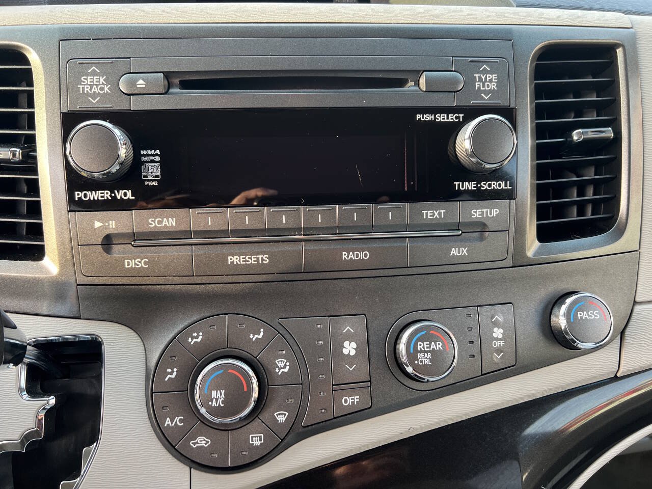 Used 2012 Toyota Sienna LE FWD image 13