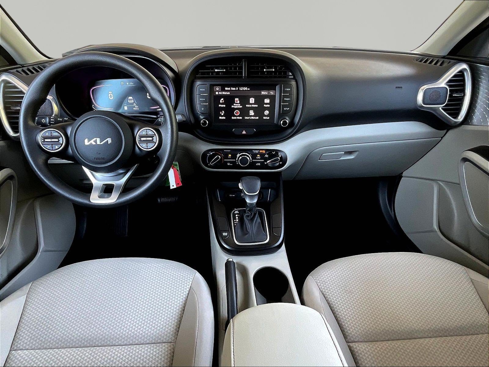 Used 2025 Kia Soul LX w/ LX Technology Package FWD image 7