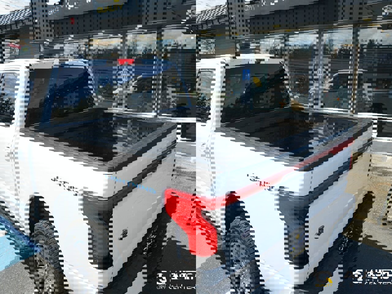 Used 2023 Ford F150 Lightning Lariat image 7