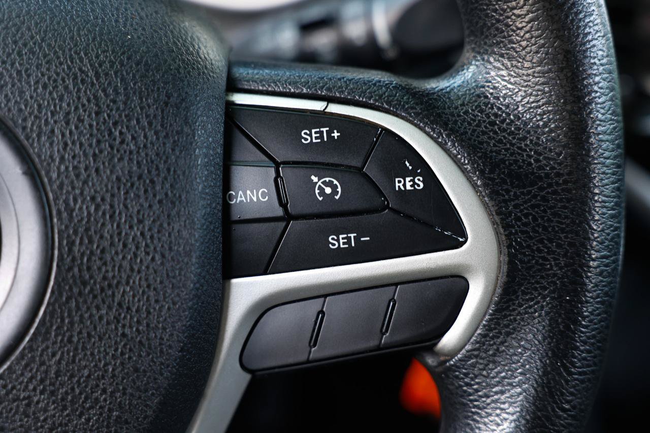 Used 2014 Jeep Cherokee Sport FWD image 26