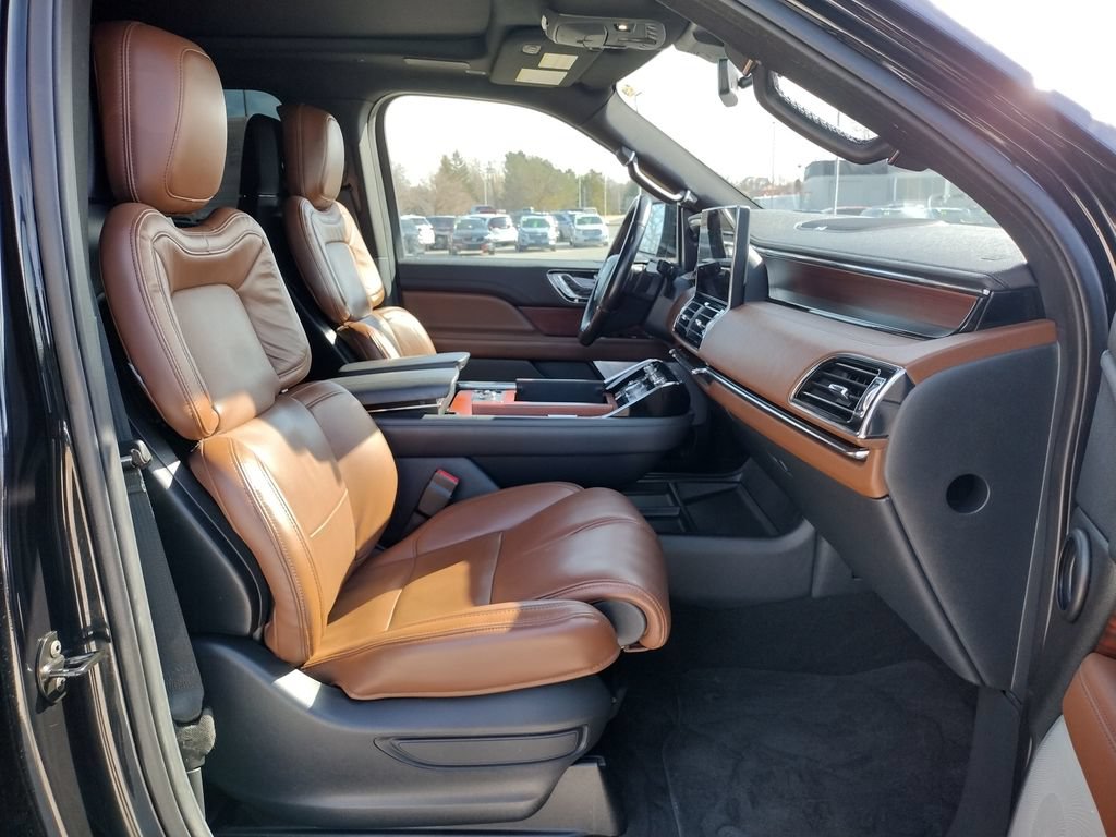 Used 2022 Lincoln Navigator Reserve AWD/4WD image 13