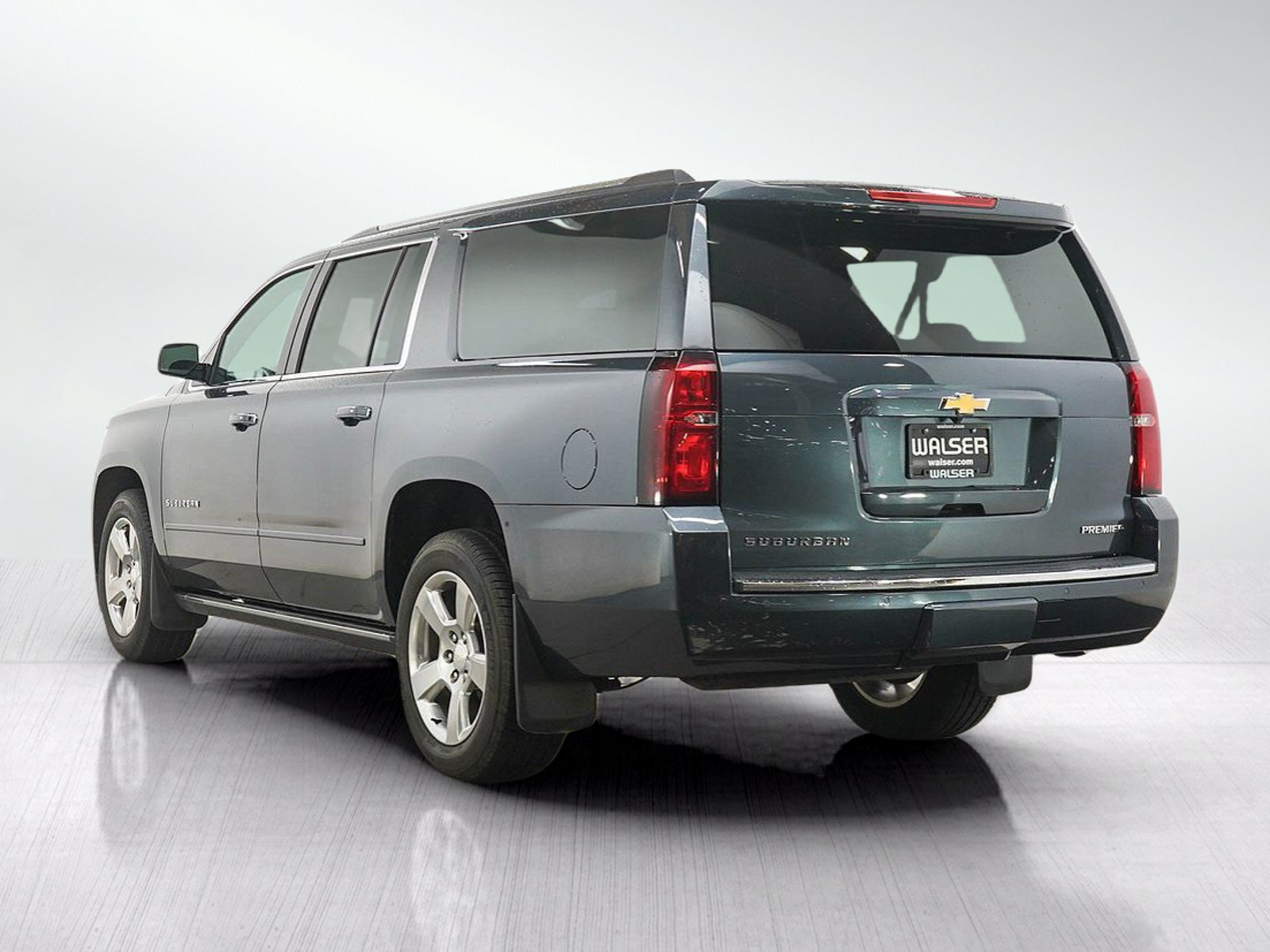 Used 2019 Chevrolet Suburban Premier AWD/4WD image 3