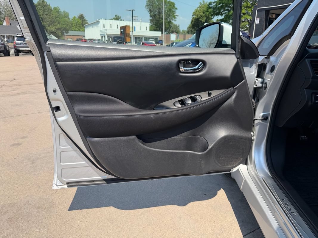 Used 2022 Nissan Leaf SV FWD image 22
