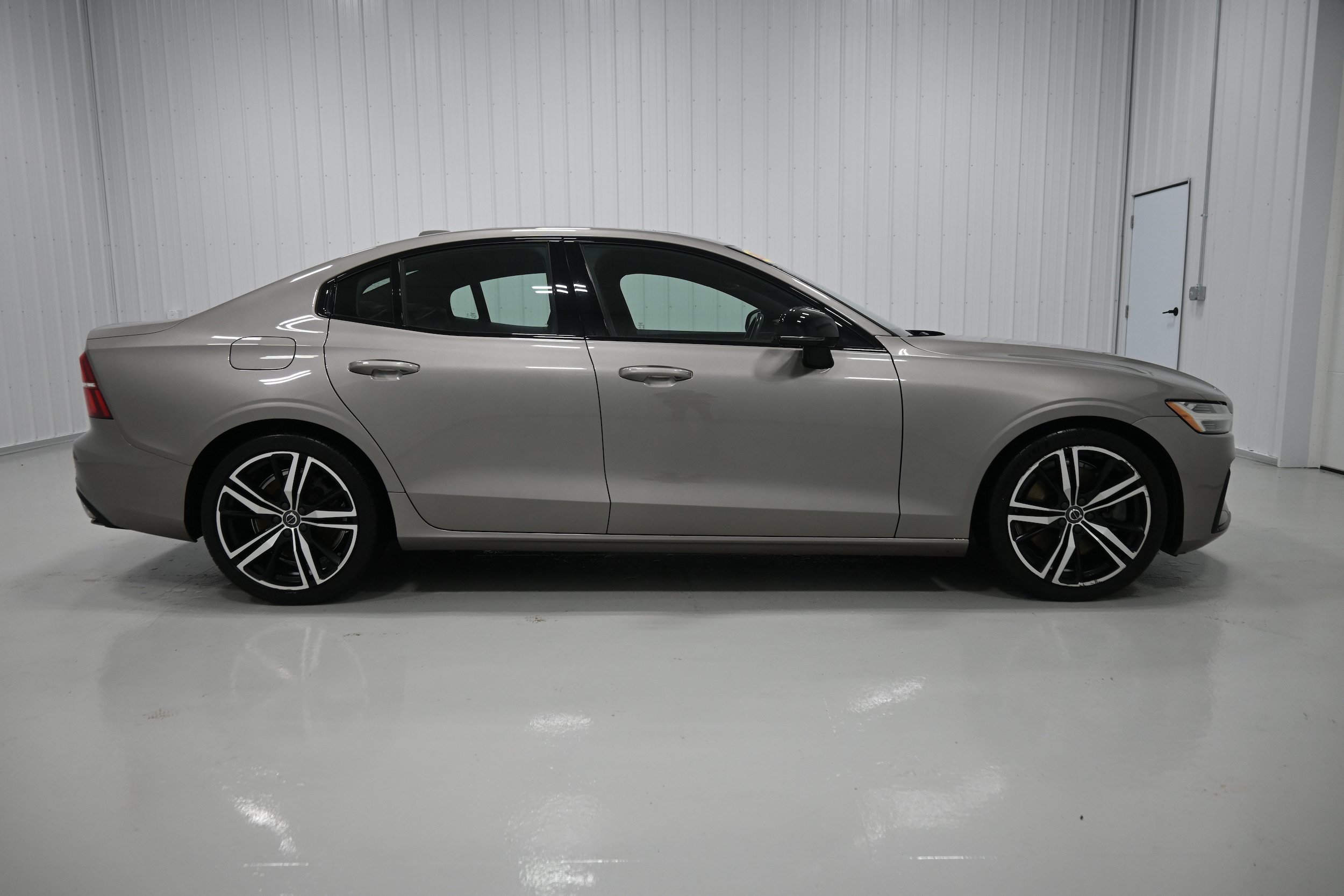 Used 2019 Volvo S60 T6 R-Design AWD/4WD image 37
