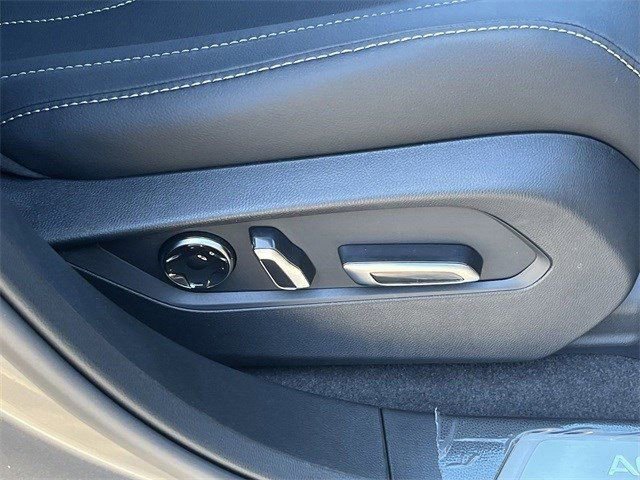 Used 2025 Acura RDX SH-AWD image 32