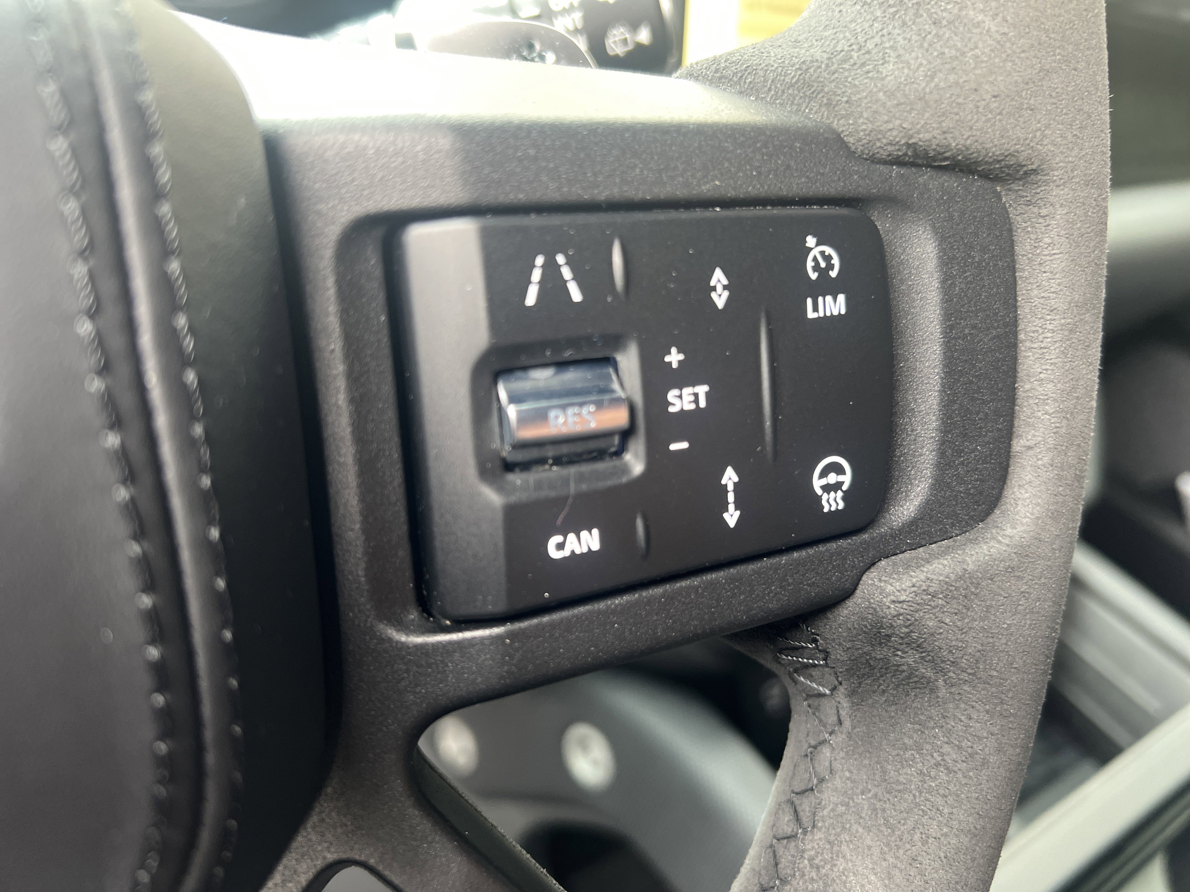 Used 2024 Land Rover Defender 110 V8 image 13