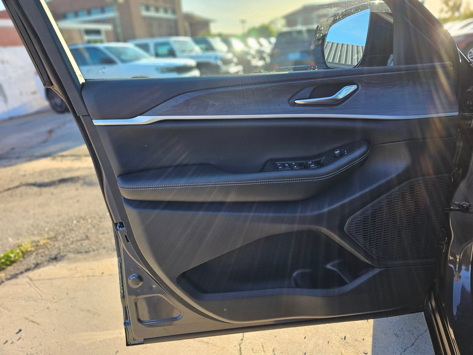New 2026 Jeep Grand Cherokee L Altitude RWD image 16