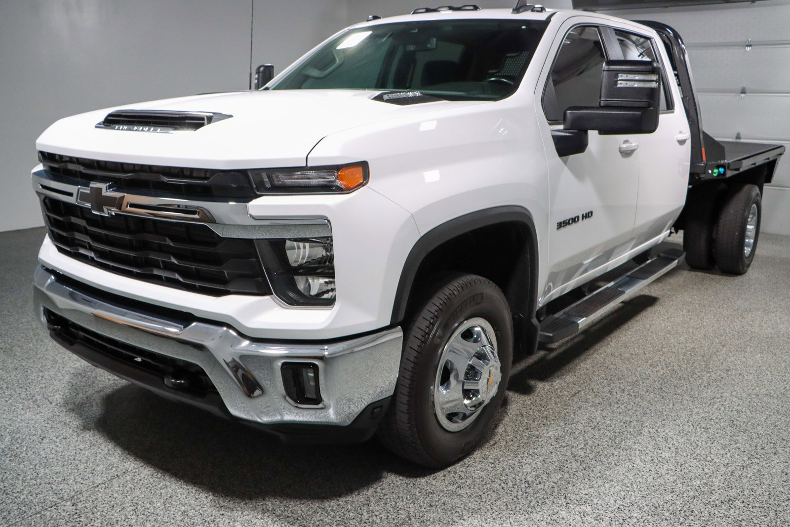 Used 2024 Chevrolet Silverado 3500 LT w/ Convenience Package image 32