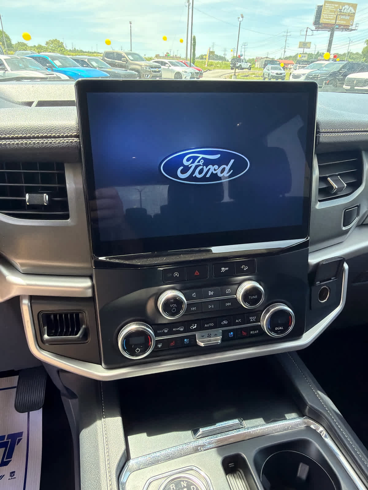 Used 2024 Ford Expedition XLT AWD/4WD image 16