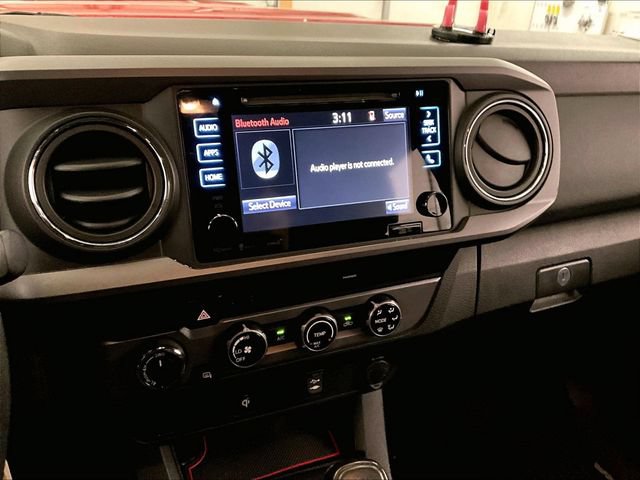 Used 2017 Toyota Tacoma TRD Sport w/ Tow Package AWD/4WD image 6