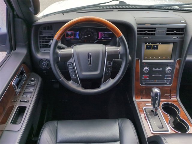 Used 2016 Lincoln Navigator Select image 16