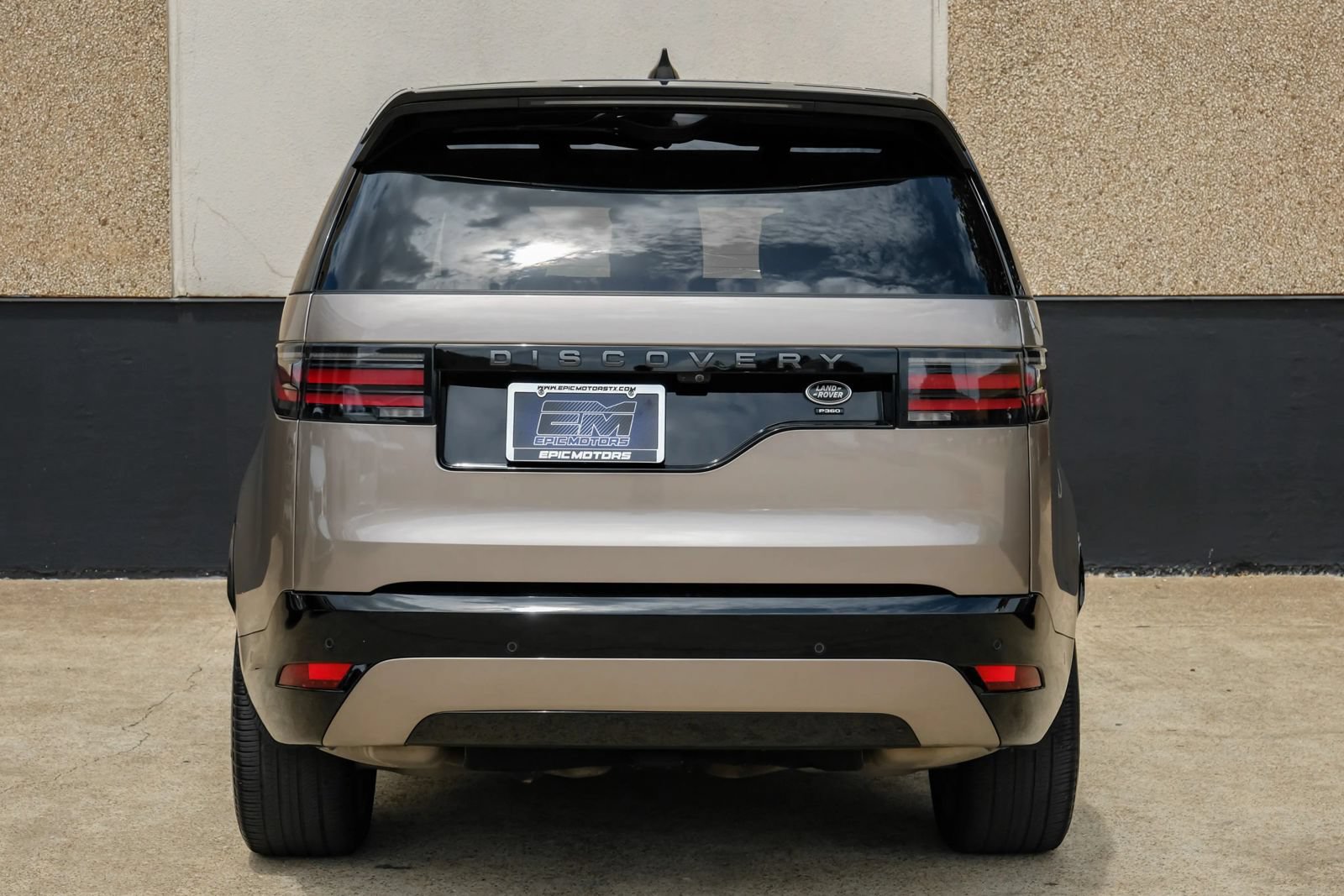 Used 2021 Land Rover Discovery HSE R-Dynamic AWD/4WD image 9