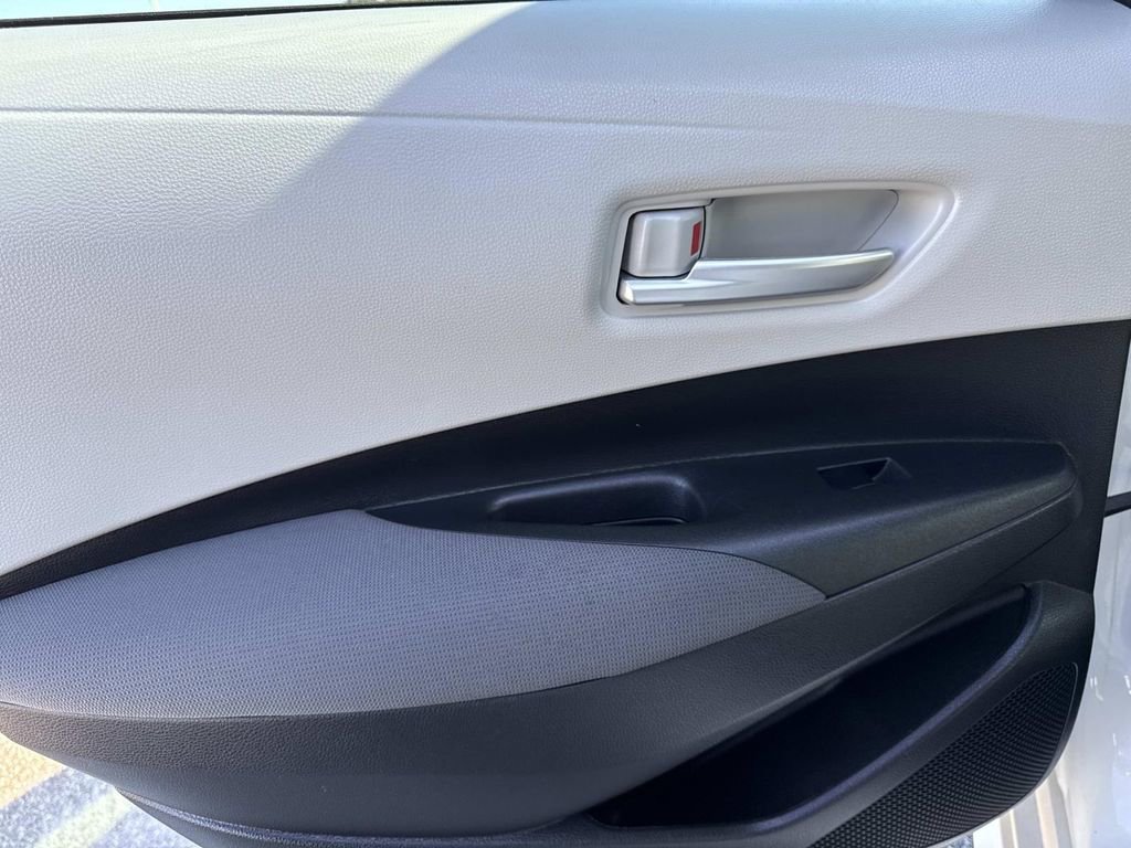Used 2020 Toyota Corolla LE image 12
